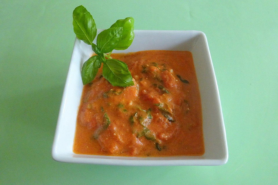 Hähnchen in Tomatensoße