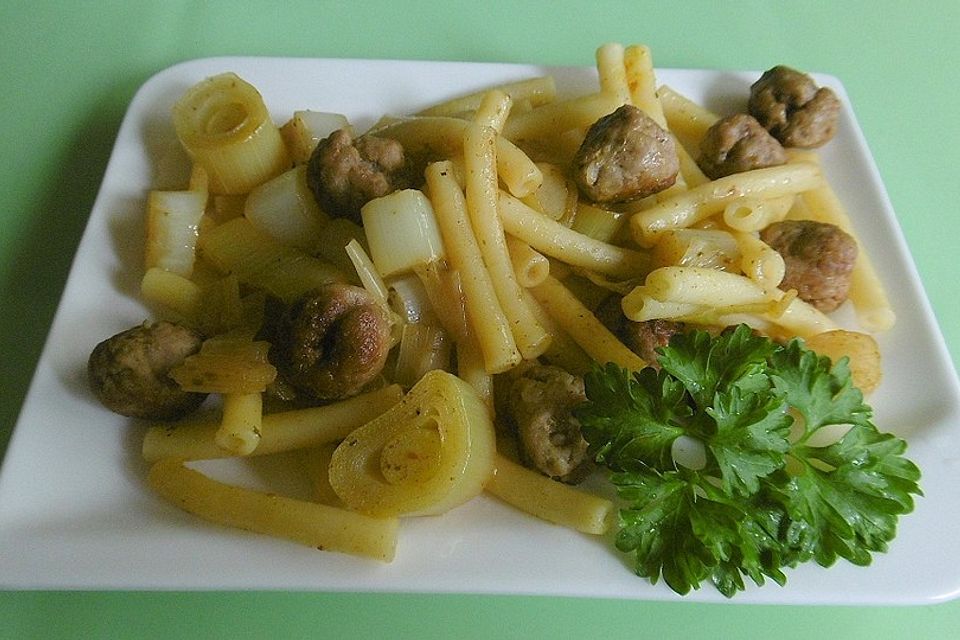 Gabelspaghetti mit Bratwurst