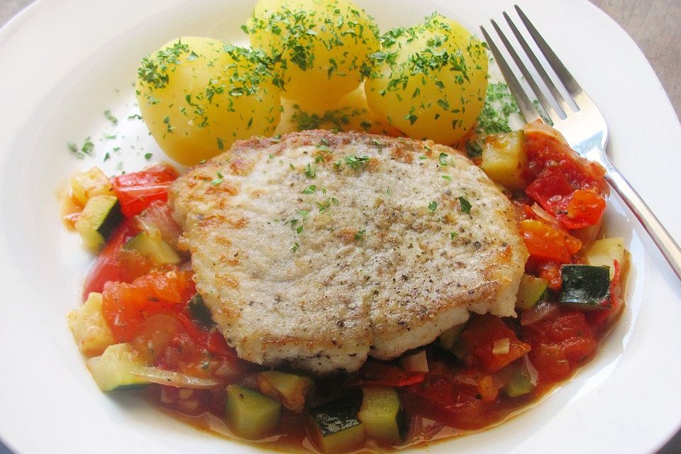 Fisch mit Zucchini - Tomatensauce