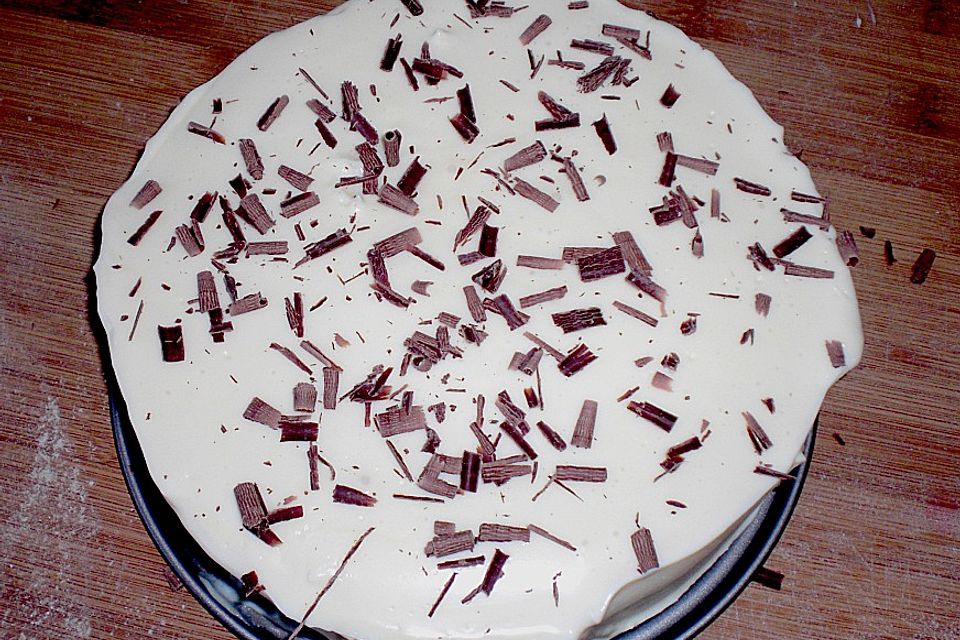 Weiße Schokoladencremetorte