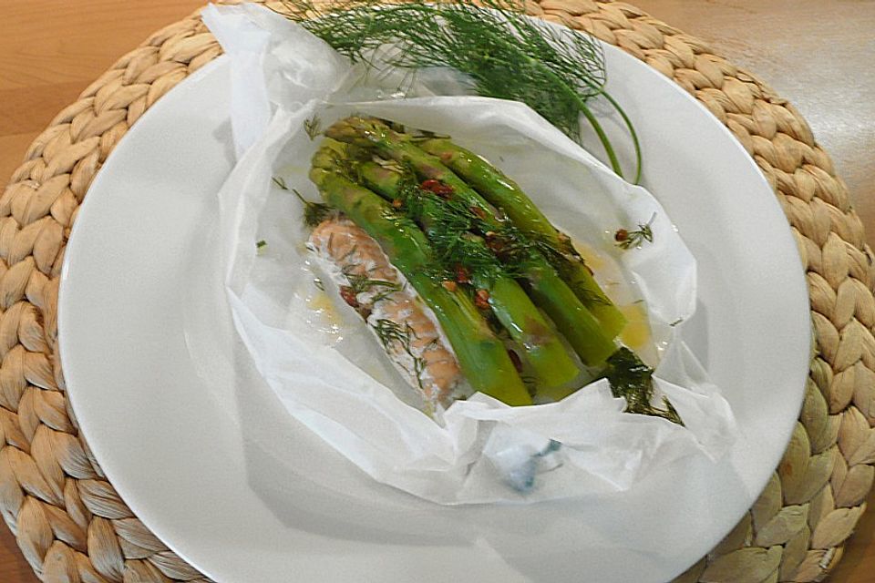 Lachs mit grünem Spargel