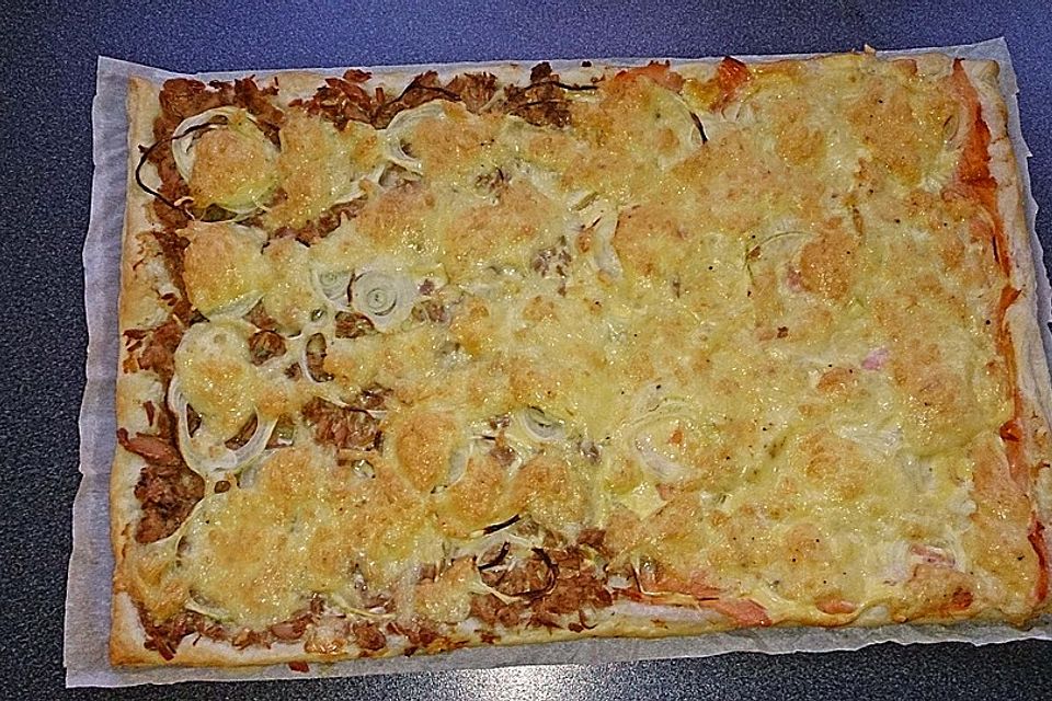 Schwedischer Lachskuchen  'Schwedenpizza'