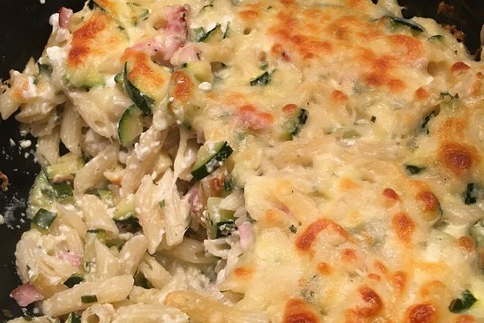 Hüttenkäse-Zucchini-Nudelauflauf