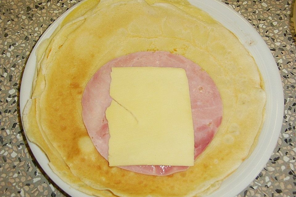 Überbackene Schinken-Käse-Crepes