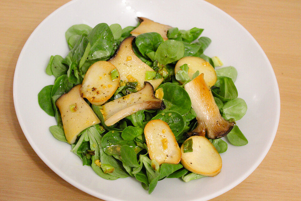 Feldsalat mit Pilzen