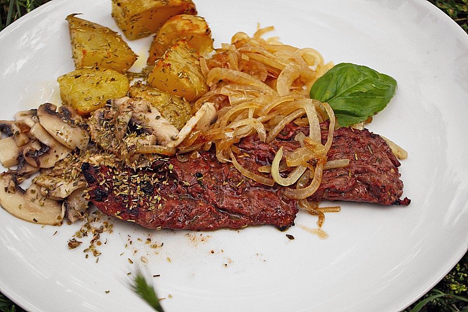 Zwiebelsteak mit Champignons