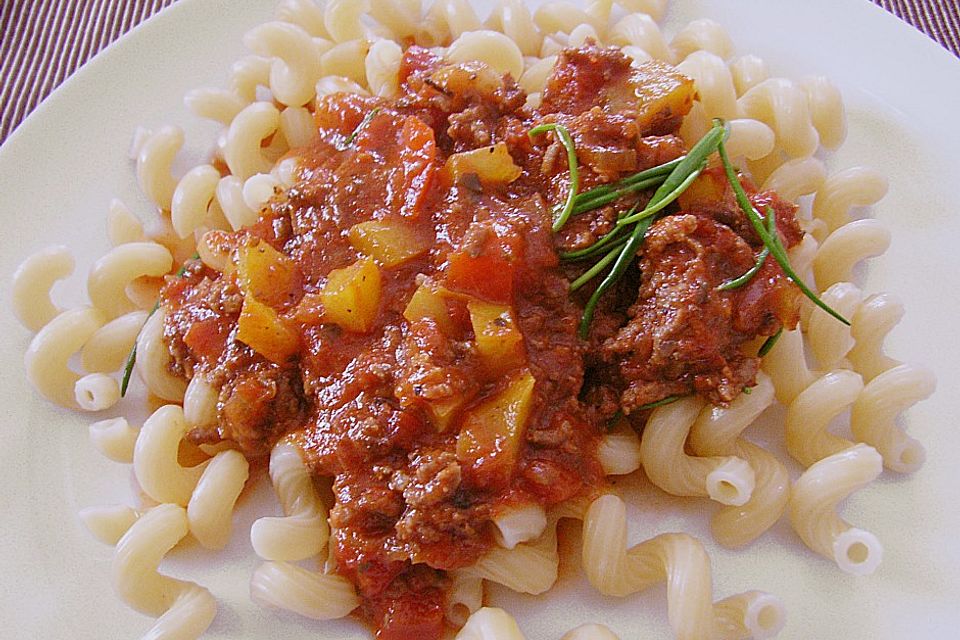 Hackfleisch mit Paprika - Tomatensauce