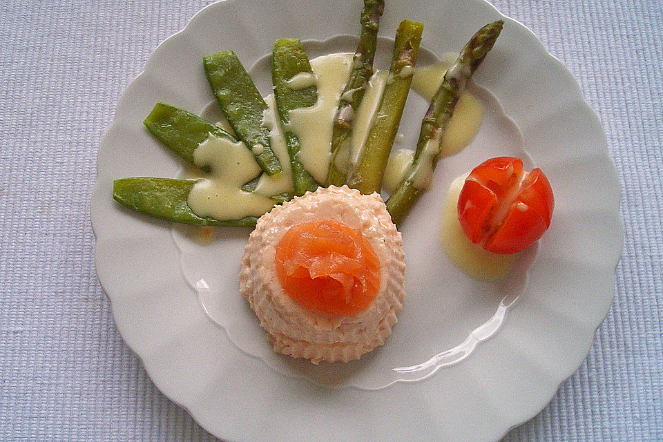 Lachsmousse mit grünem Spargel