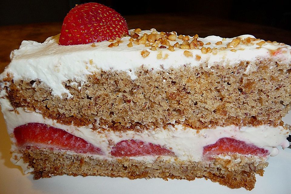 Erdbeer - Amaretti - Mandel - Torte