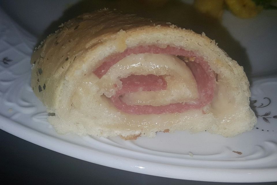 Gefüllte Pizzabrötchen