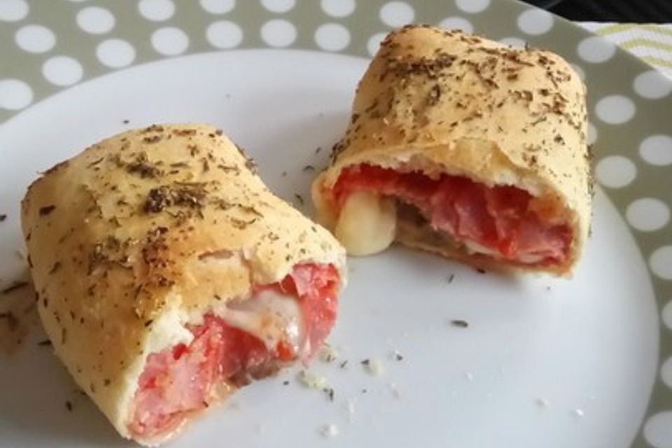 Gefüllte Pizzabrötchen