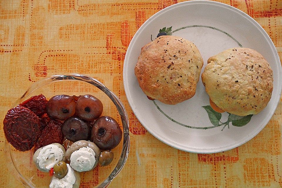 Gefüllte Pizzabrötchen