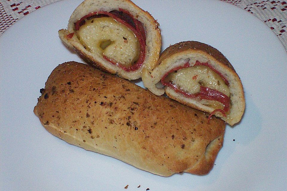 Gefüllte Pizzabrötchen