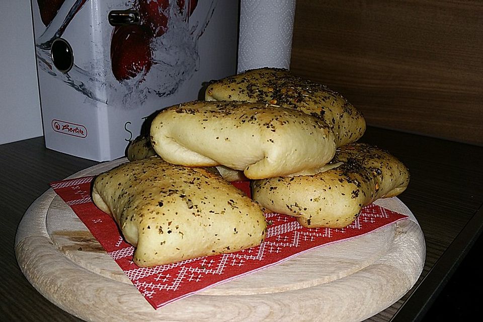 Gefüllte Pizzabrötchen