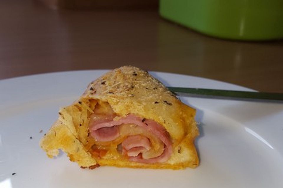 Gefüllte Pizzabrötchen