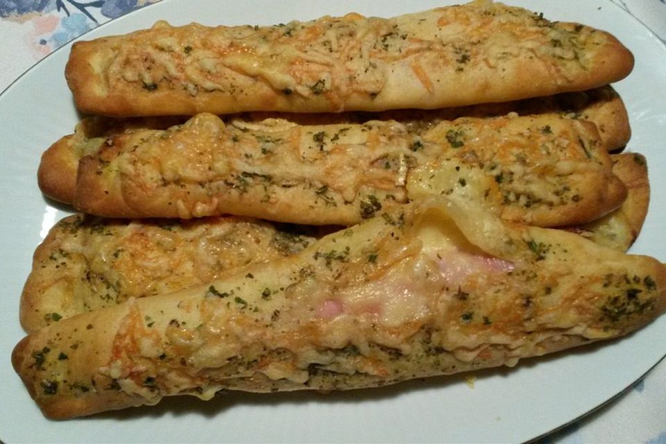 Gefüllte Pizzabrötchen