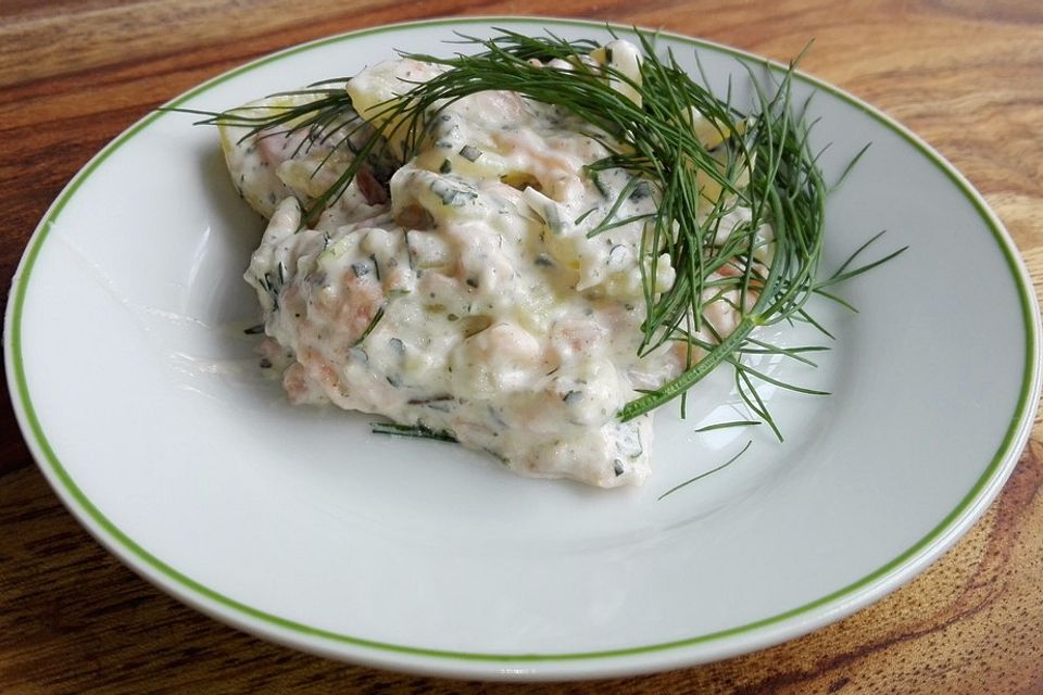 Kartoffelsalat mit Lachs