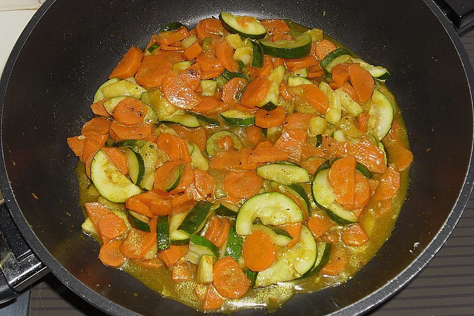 Zucchini-Möhren-Gemüse