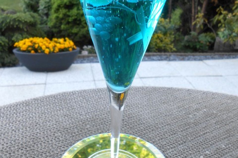 Sekt mit Blue Curacao