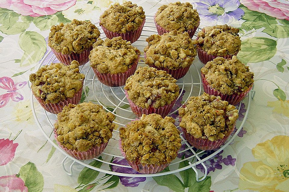 Erdbeer - Limetten - Muffins mit  Walnussstreuseln