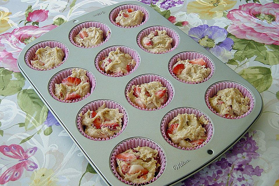 Erdbeer - Limetten - Muffins mit  Walnussstreuseln