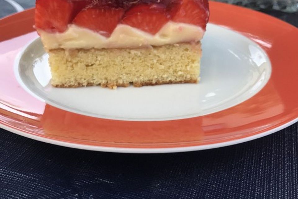 Erdbeerkuchen mit Vanillepudding