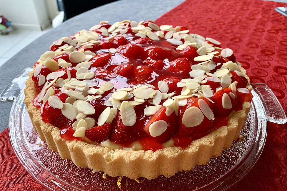 Erdbeerkuchen mit Vanillepudding