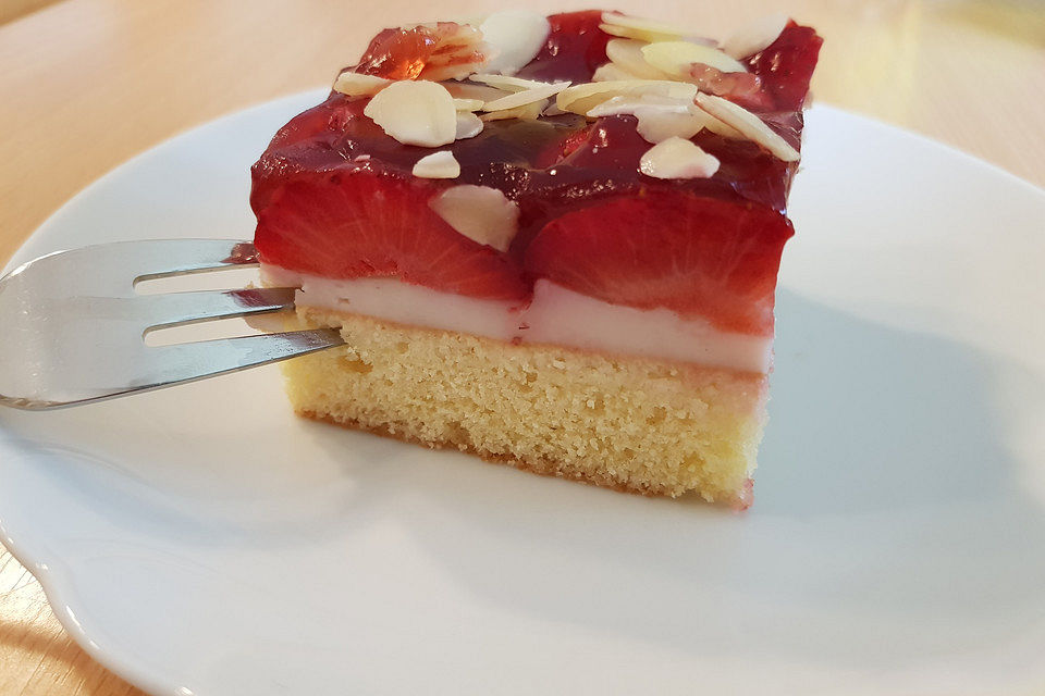 Erdbeerkuchen mit Vanillepudding