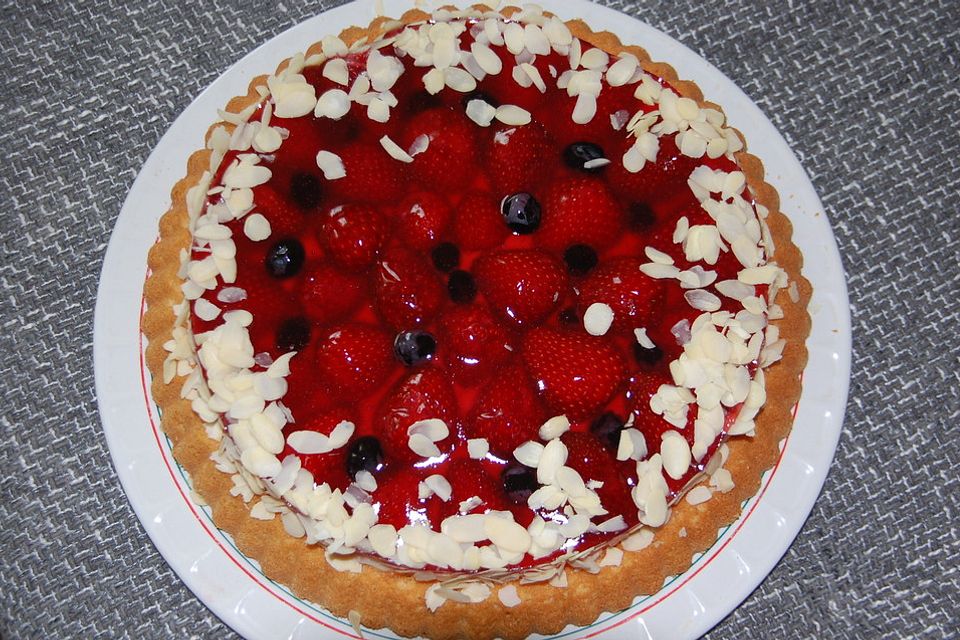 Erdbeerkuchen mit Vanillepudding