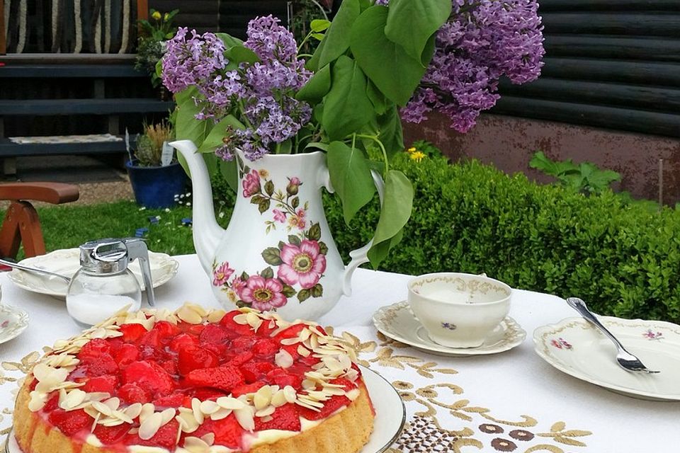 Erdbeerkuchen mit Vanillepudding