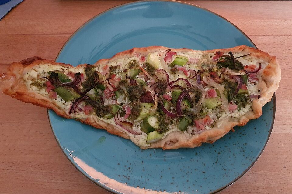 feuervogels Spargel-Flammkuchen