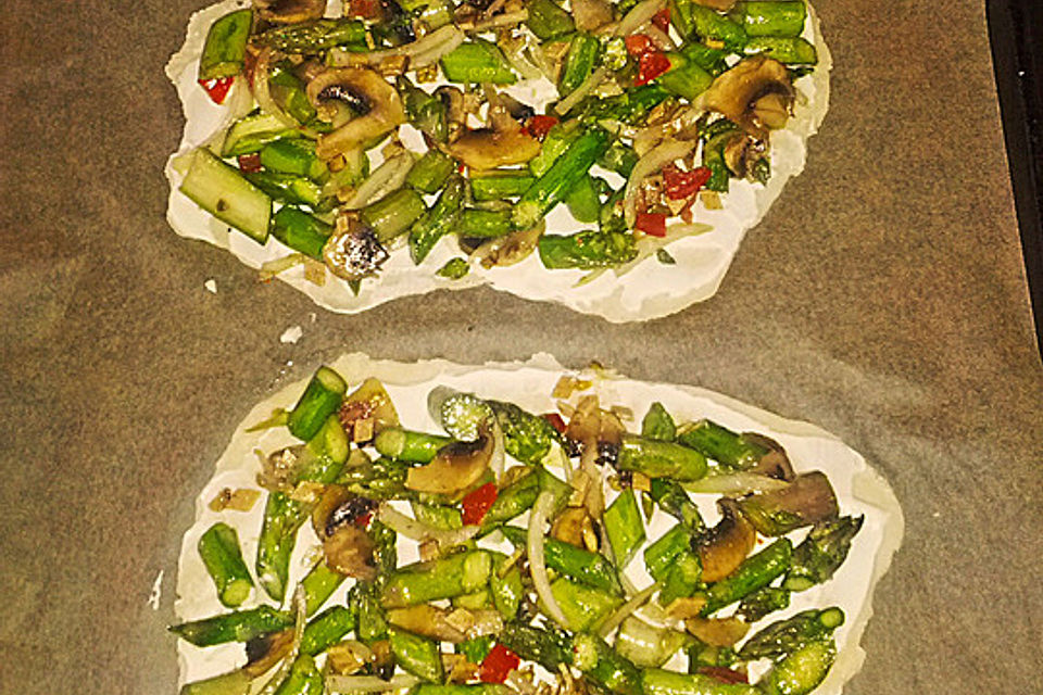 feuervogels Spargel-Flammkuchen