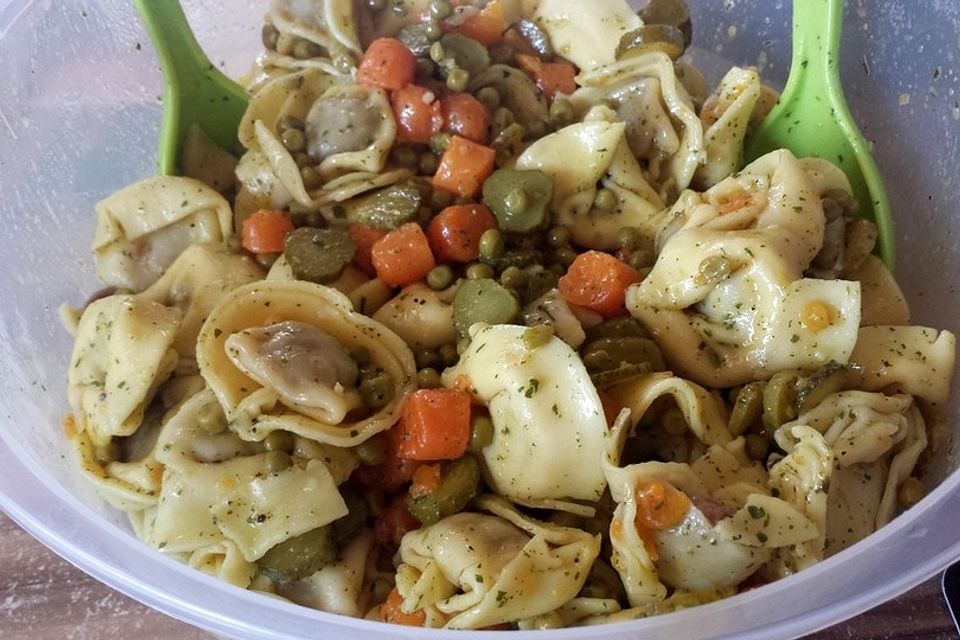 Tortellinisalat