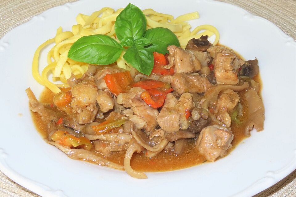 Schnelles Gulasch mit Pilzen