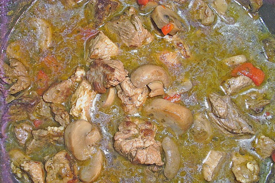 Schnelles Gulasch mit Pilzen