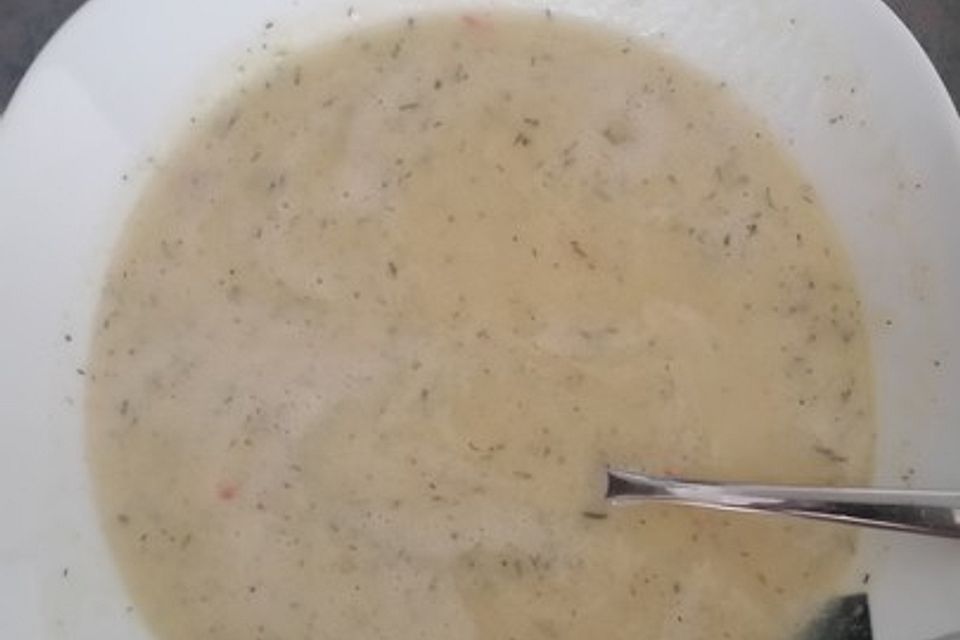 Gurkensuppe mit Zwiebeln