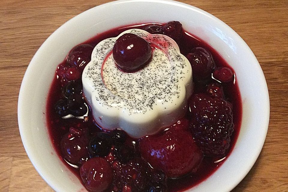 Panna cotta mit Beeren