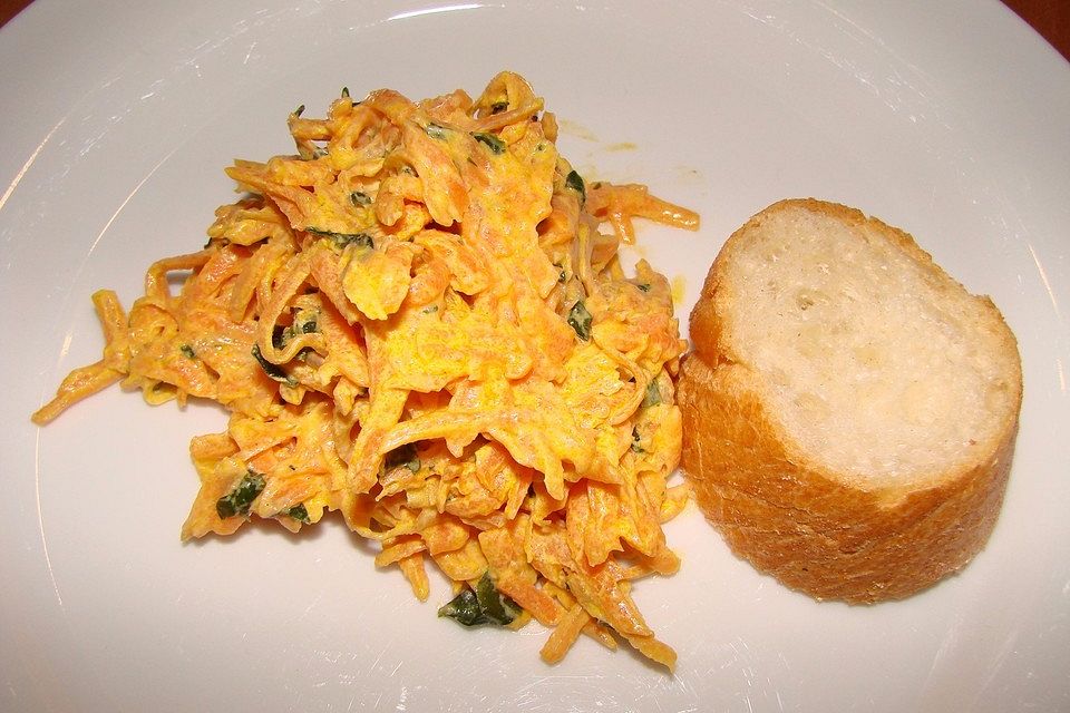 Frühlingshafter Karottensalat  mit Bärlauch