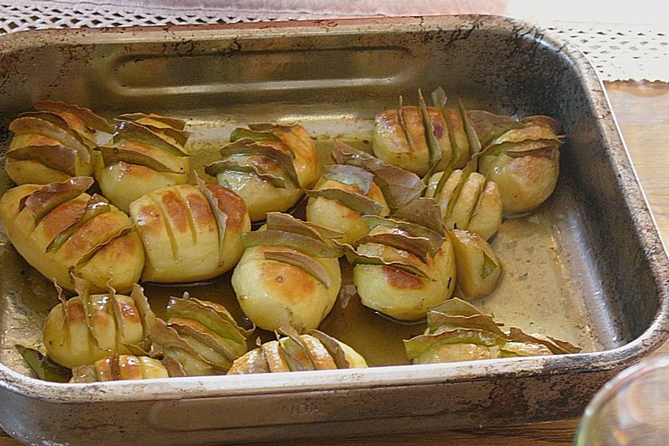 Lorbeerkartoffeln mit frischem Lorbeer