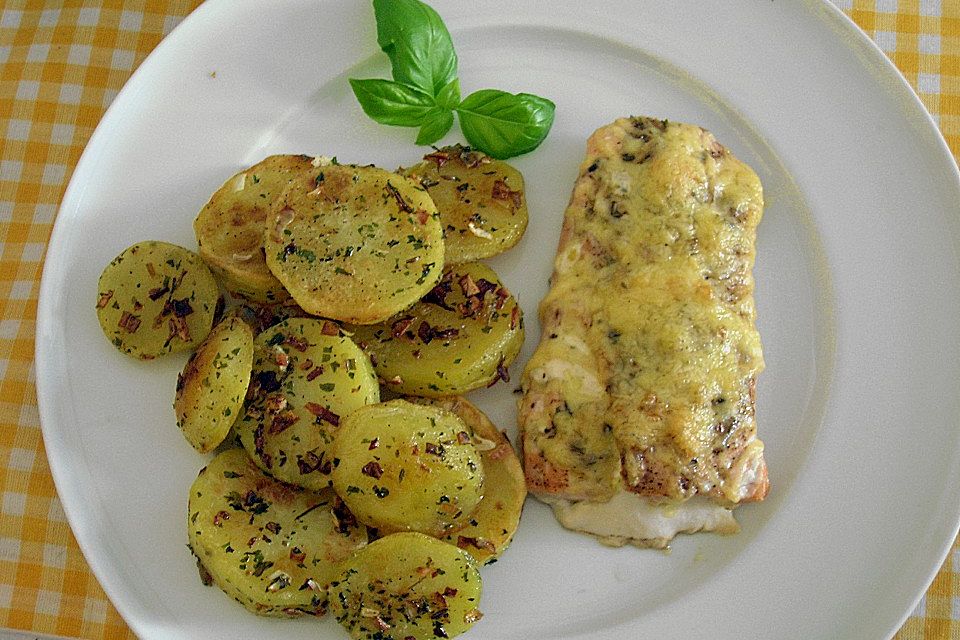 Überbackener Lachs mit Bratkartoffeln