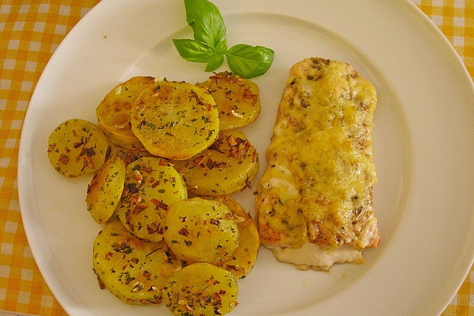 Überbackener Lachs mit Bratkartoffeln