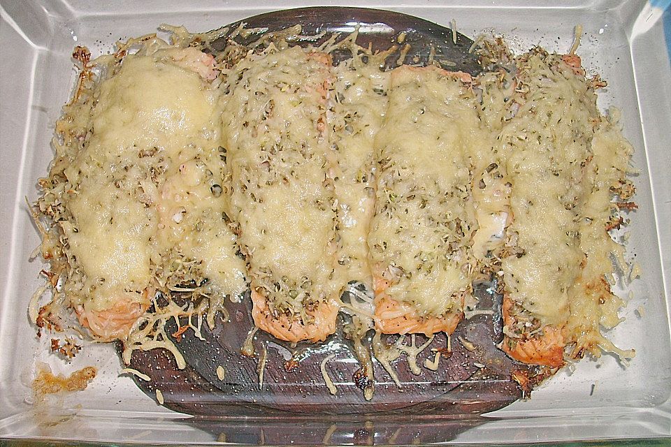 Überbackener Lachs mit Bratkartoffeln