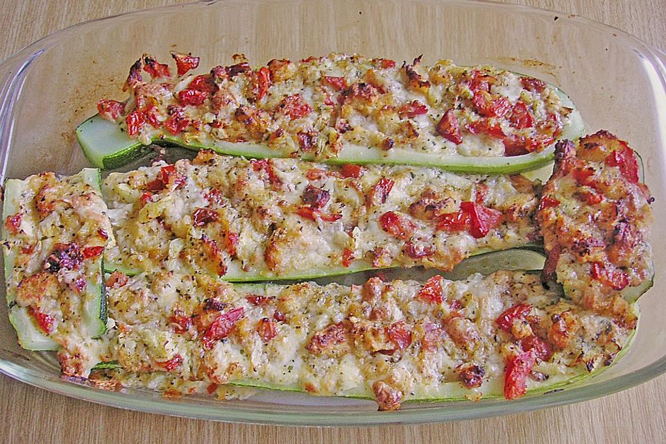 Mediterran gefüllte Zucchini