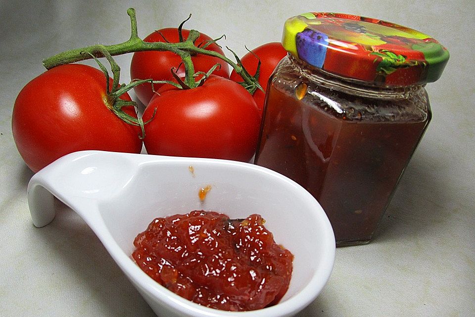 Tomatenmarmelade mit Basilikum