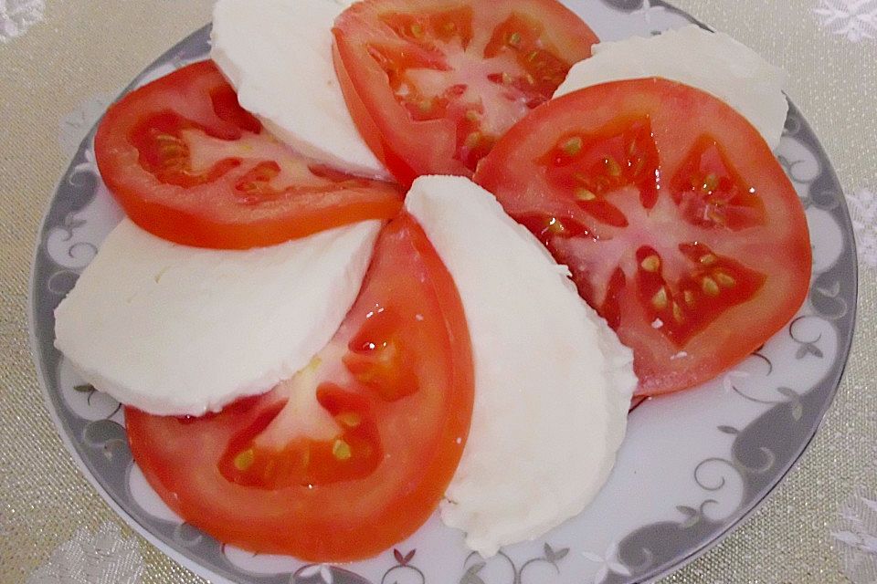 Mozarella mit Tomaten