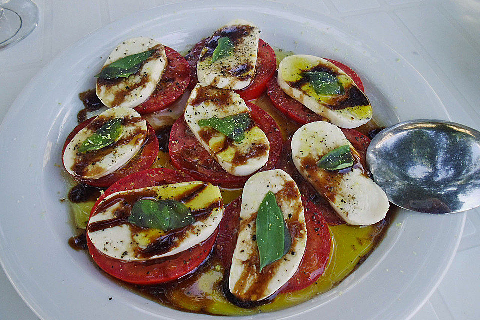 Mozarella mit Tomaten