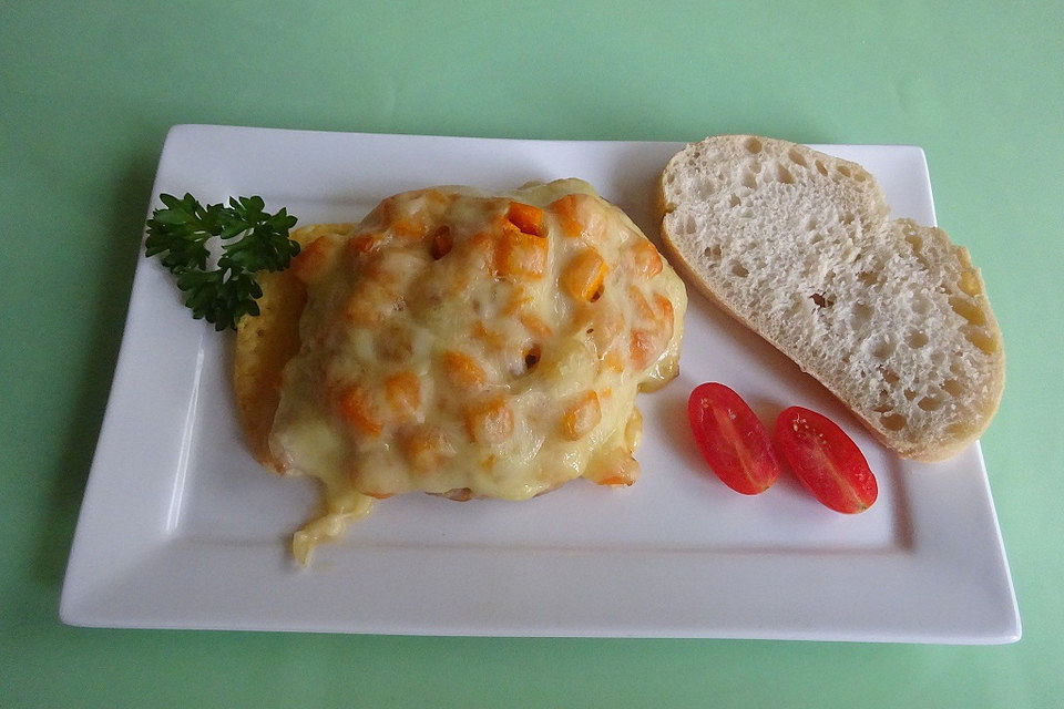 Schweineschnitzel mit Käse überbacken