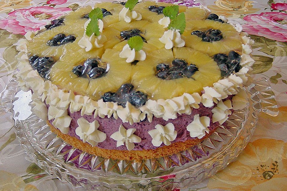 Heidelbeertorte mit Ananas