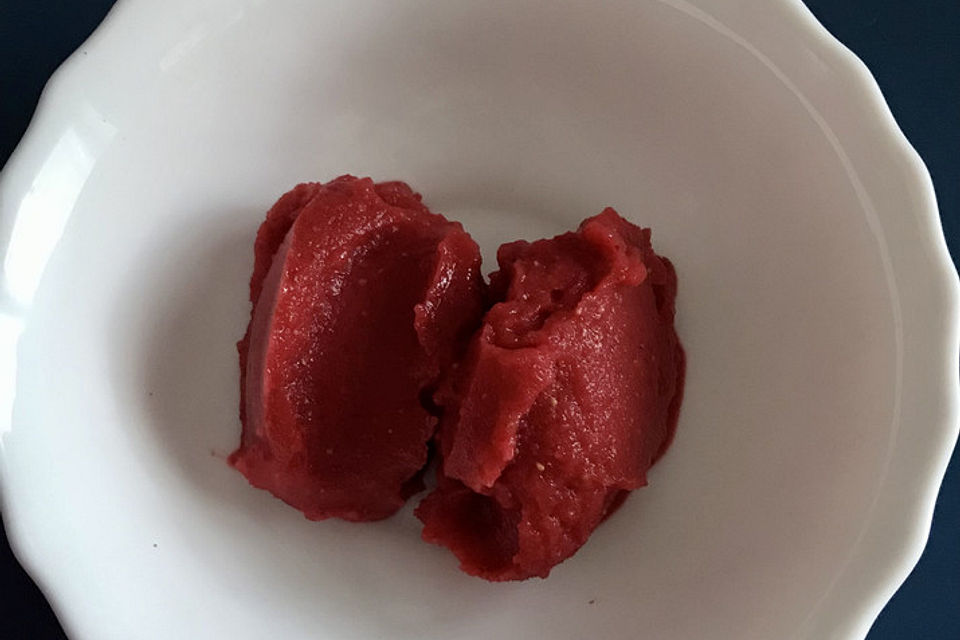 Leichtes Erdbeersorbet