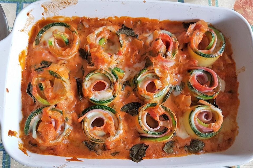 Zucchini-Schinkenröllchen überbacken